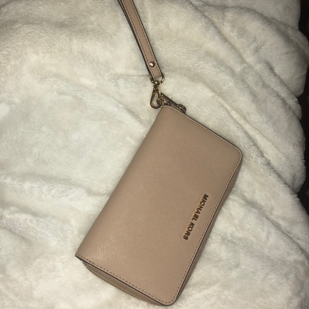 MICHAEL KORS PHONE WRISTLET TAN TO LIGHT PINK
